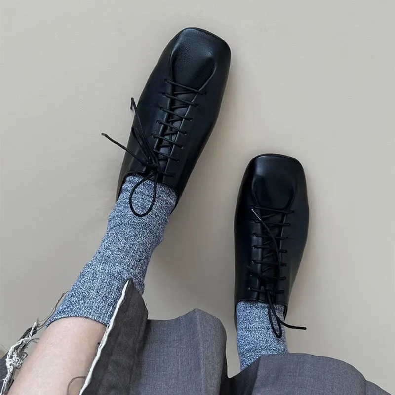 Slouchy Square-Toe Lace-Up Lambskin Derby Flats/Mid Heels – Black/Beige