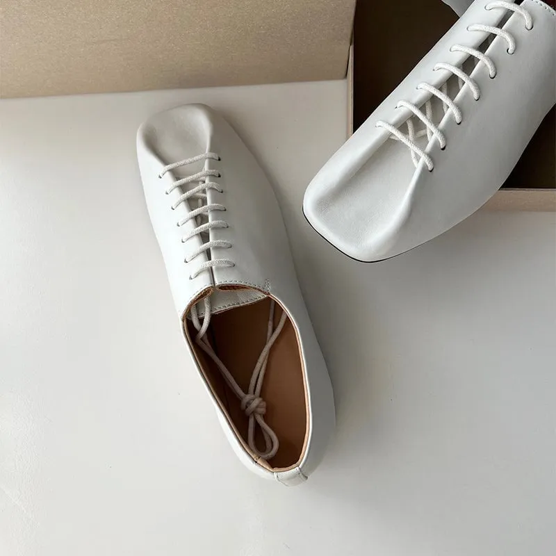 Slouchy Square-Toe Lace-Up Lambskin Derby Flats/Mid Heels – Black/Beige